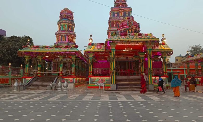 गोवर्धनधाम मंदिर परिसर
